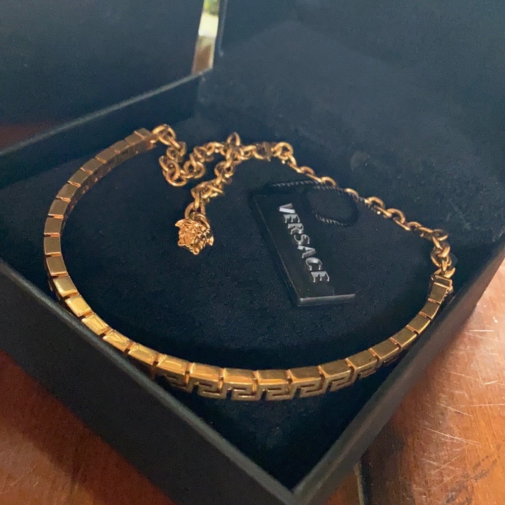 🔥NEW🔥Authentic Versace Greca Choker - Tribute